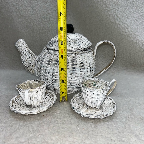 Wicker teapot and 2 cups attached to saucers Vintage 9.5" shabby chic cottage - Picture 10 of 12